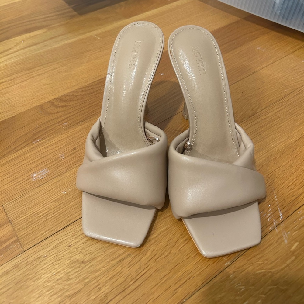 Brand new nude heels!